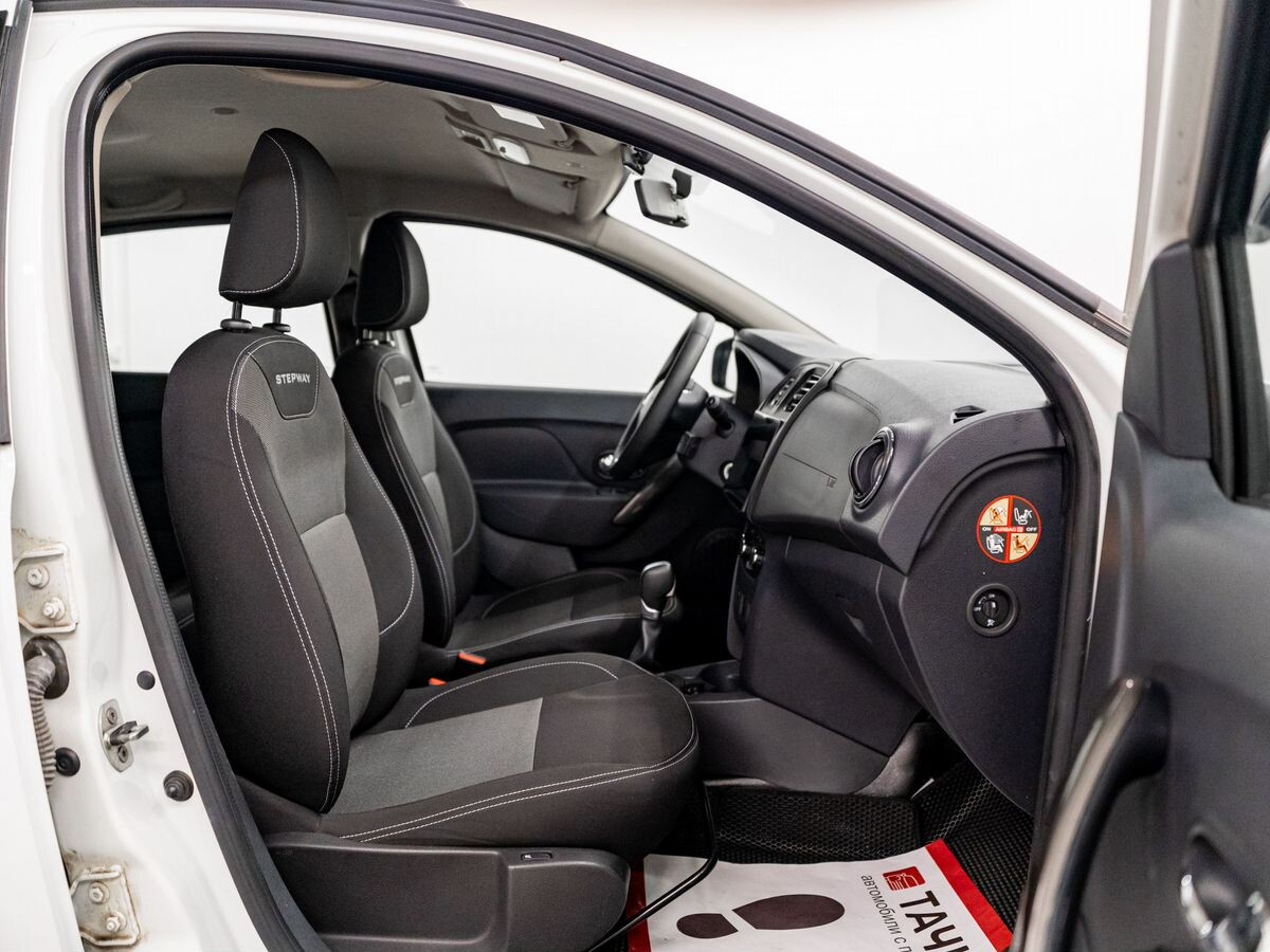 Renault Sandero Stepway 2020 - фото автомобиля