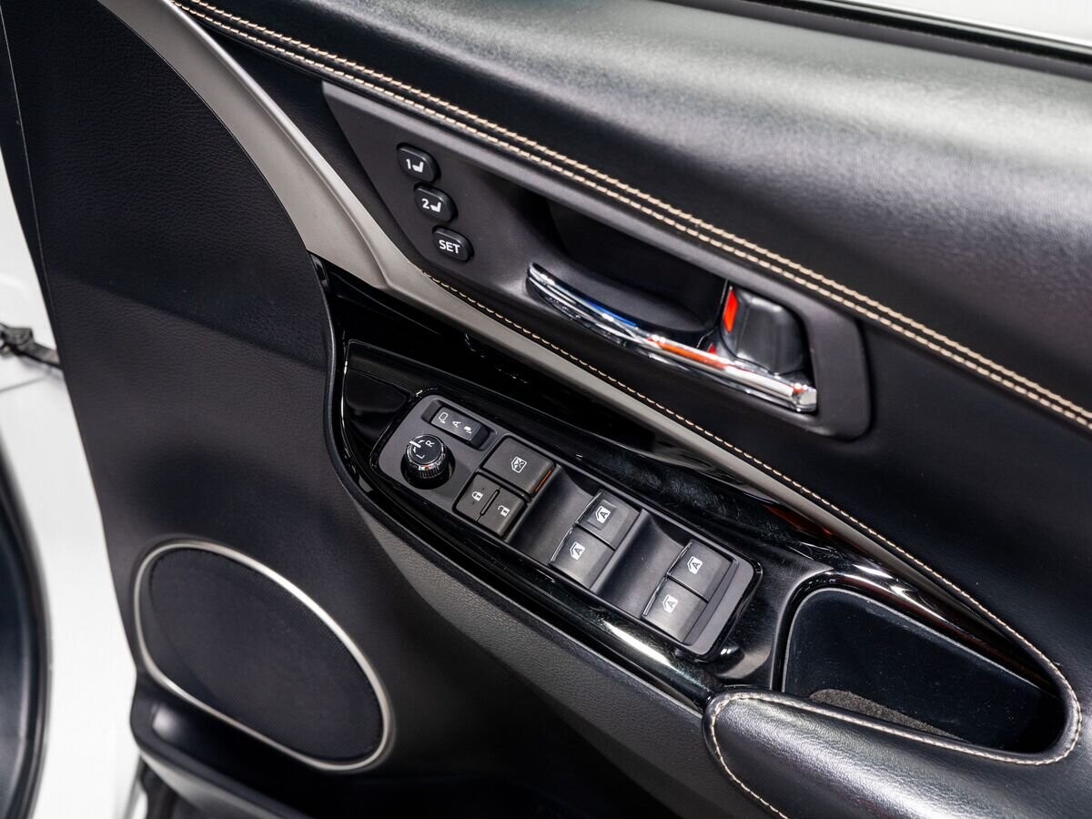 Toyota Harrier 2017 - фото автомобиля