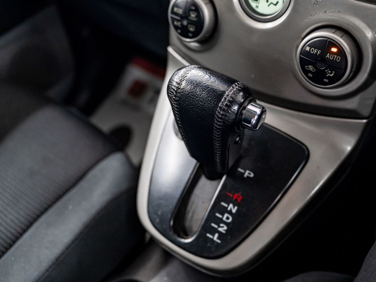 Toyota Rush 2006 - фото автомобиля