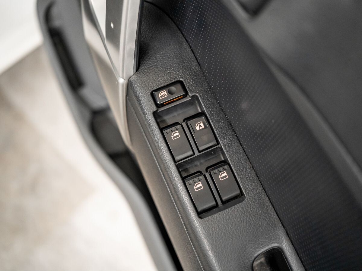 Toyota Rush 2006 - фото автомобиля