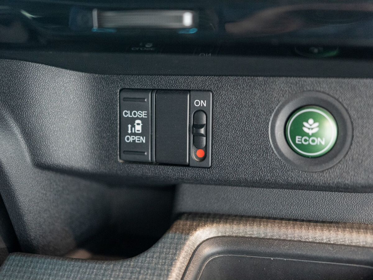 Honda Stepwgn 2015 - фото автомобиля