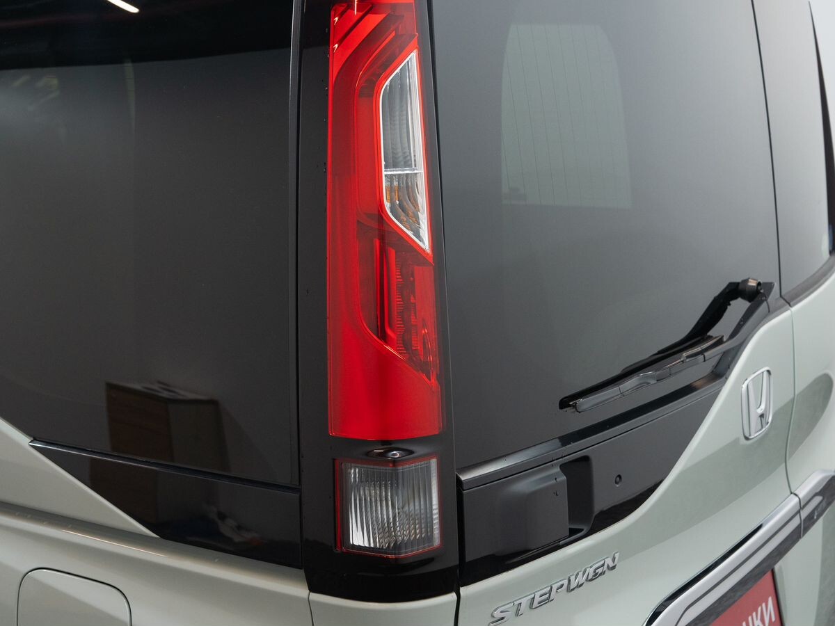 Honda Stepwgn 2015 - фото автомобиля
