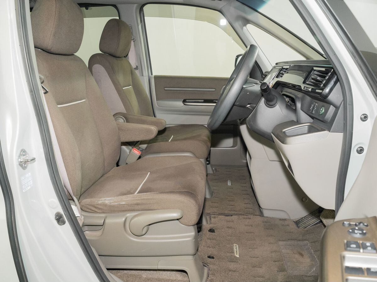 Honda Stepwgn 2015 - фото автомобиля