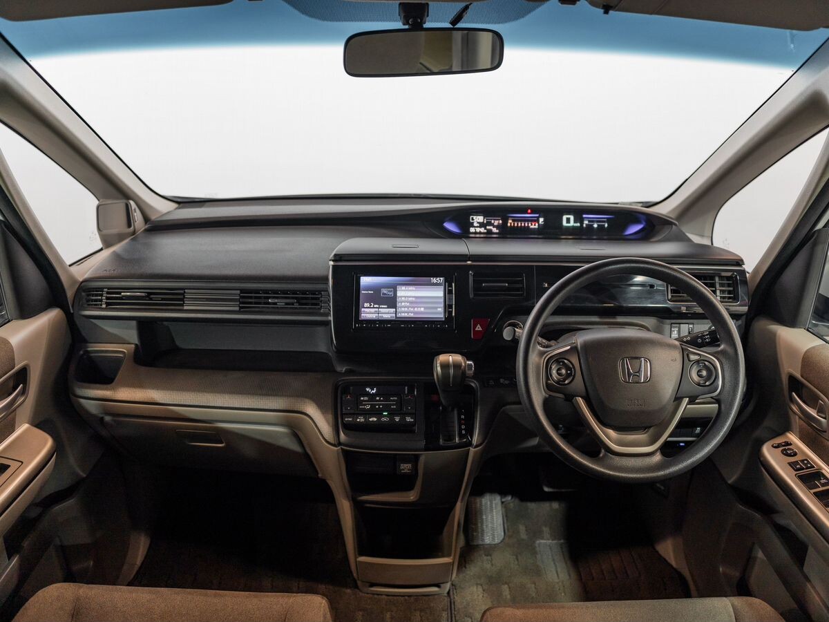 Honda Stepwgn 2015 - фото автомобиля