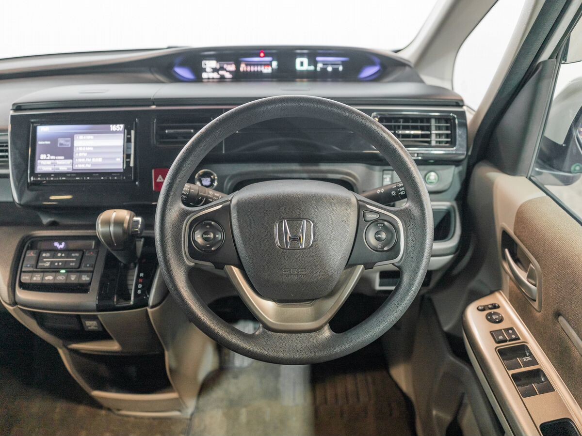 Honda Stepwgn 2015 - фото автомобиля