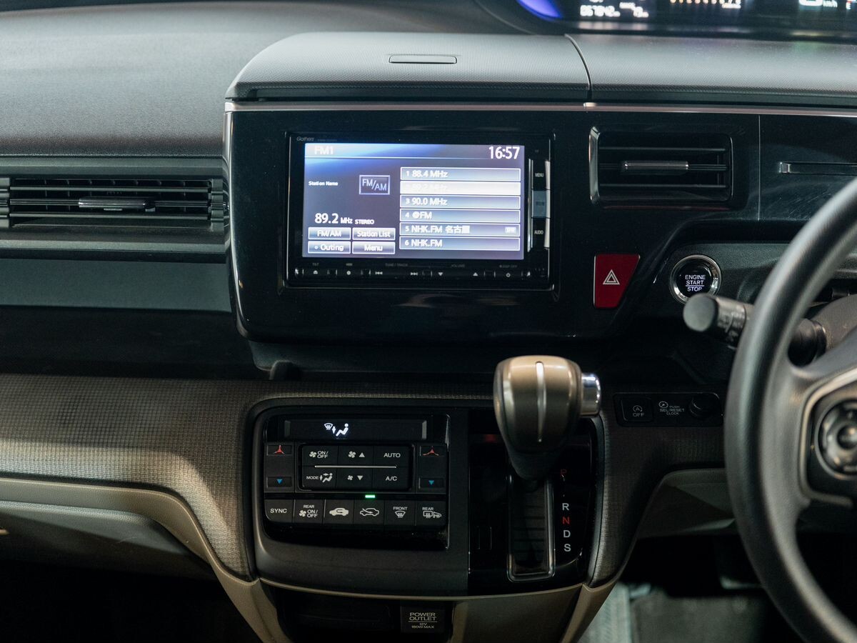 Honda Stepwgn 2015 - фото автомобиля