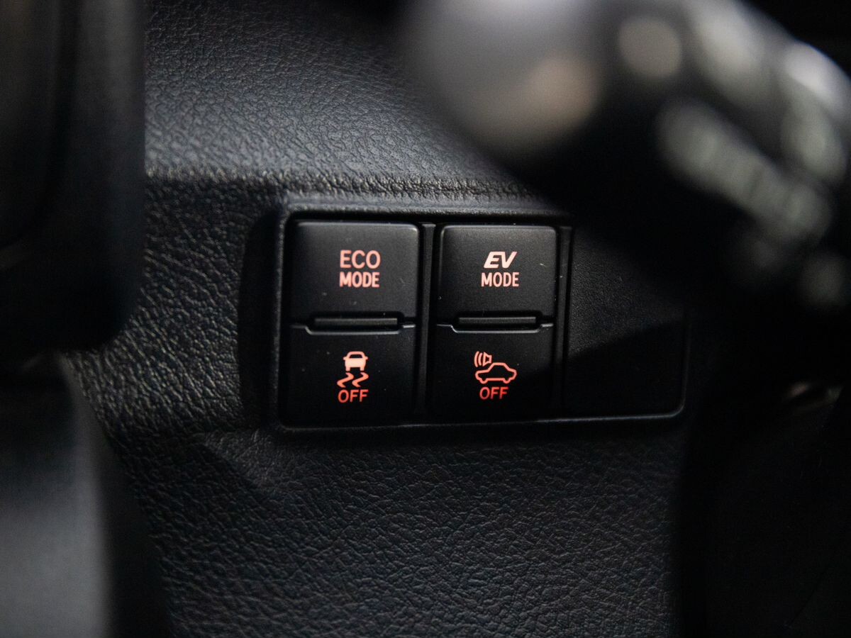 Toyota Sienta 2015 - фото автомобиля