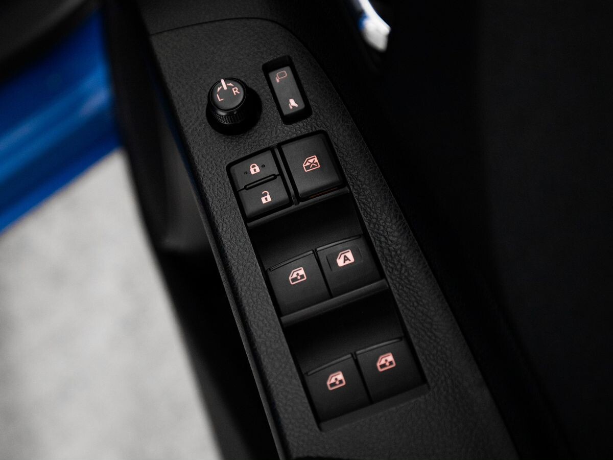 Toyota Sienta 2015 - фото автомобиля