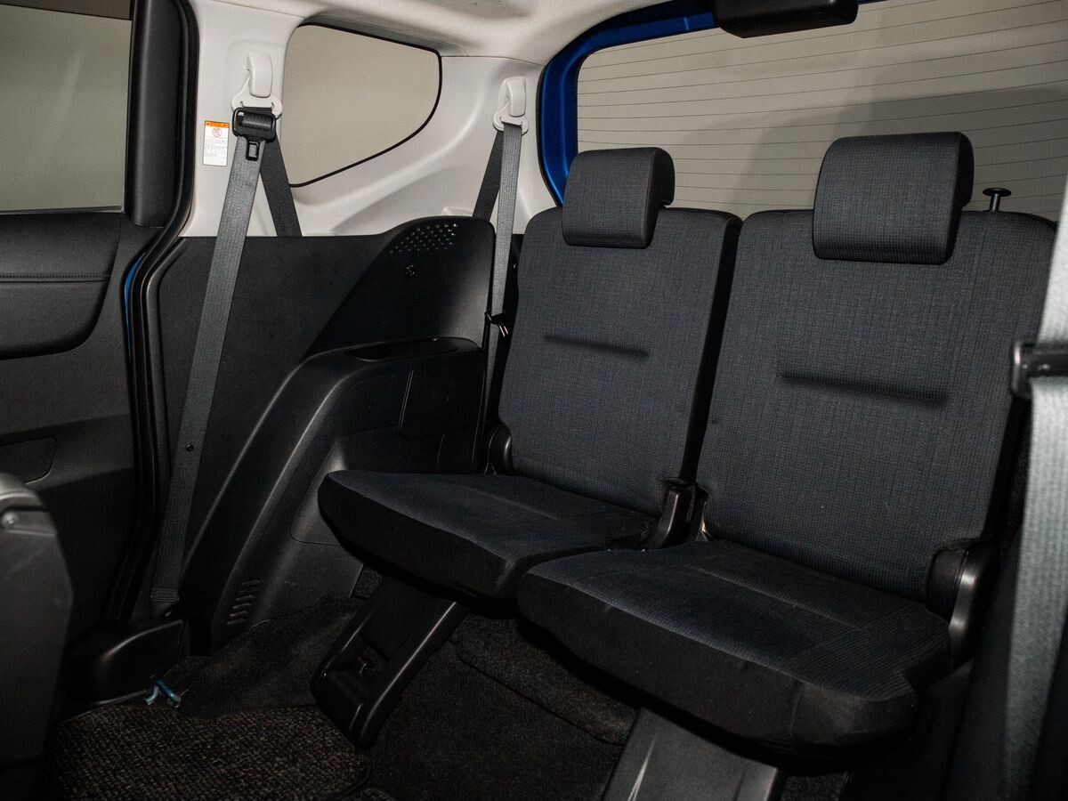 Toyota Sienta 2015 - фото автомобиля