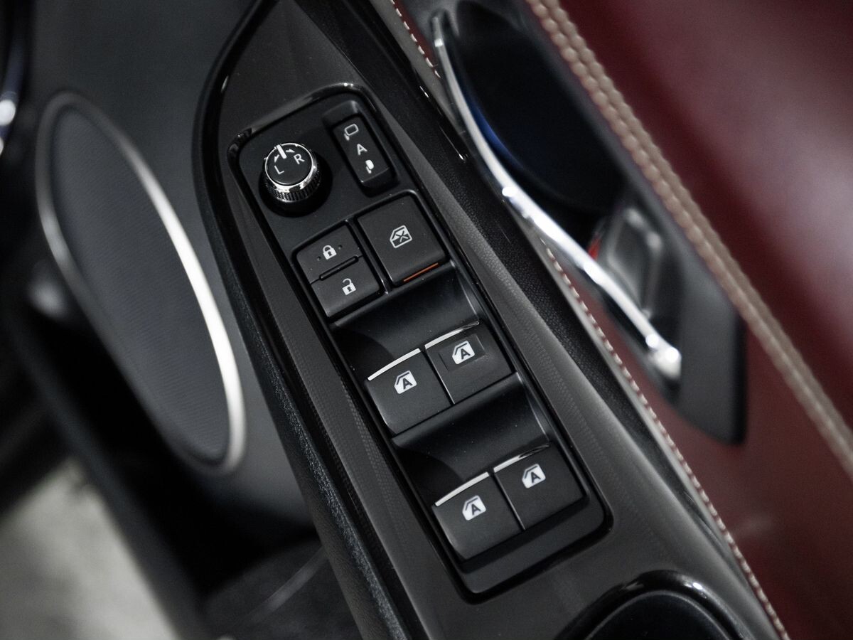 Toyota Harrier 2017 - фото автомобиля