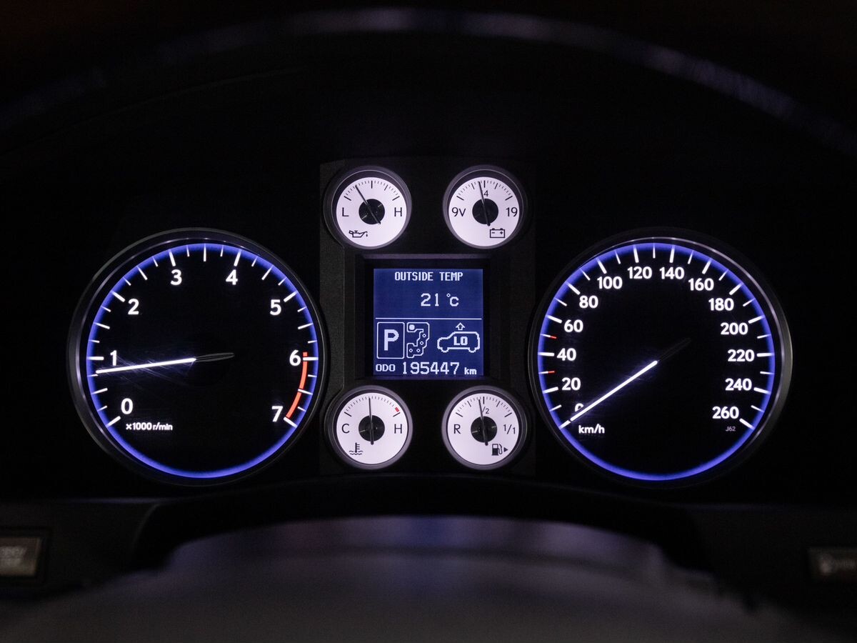 Lexus LX570 2011 - фото автомобиля