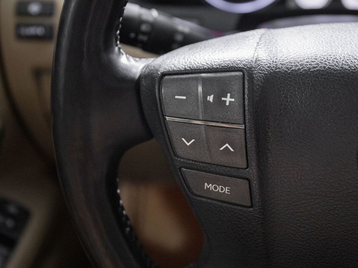 Lexus LX570 2011 - фото автомобиля