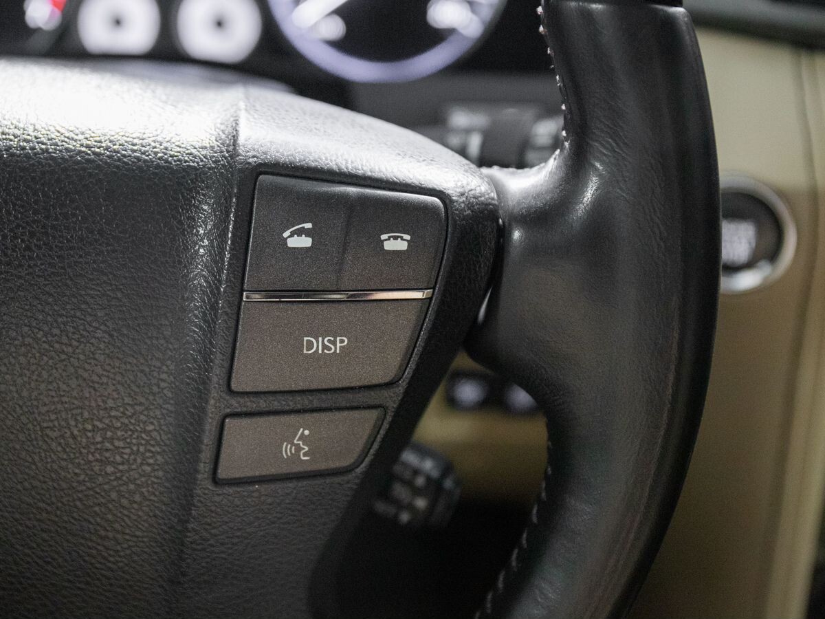 Lexus LX570 2011 - фото автомобиля