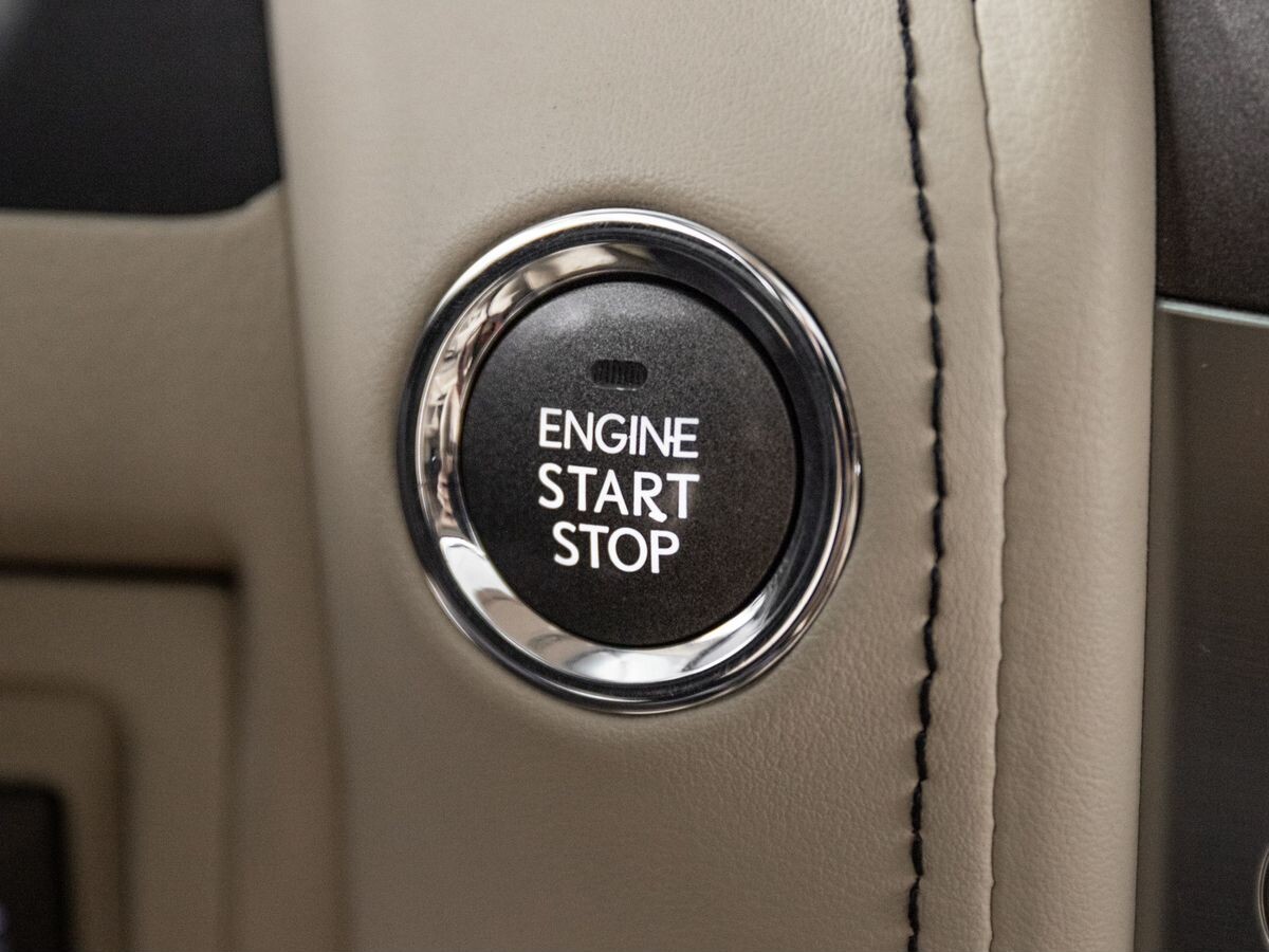 Lexus LX570 2011 - фото автомобиля