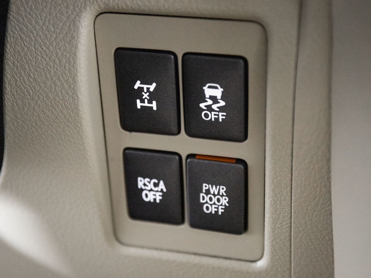 Lexus LX570 2011 - фото автомобиля