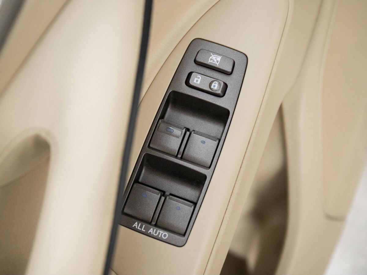 Lexus LX570 2011 - фото автомобиля