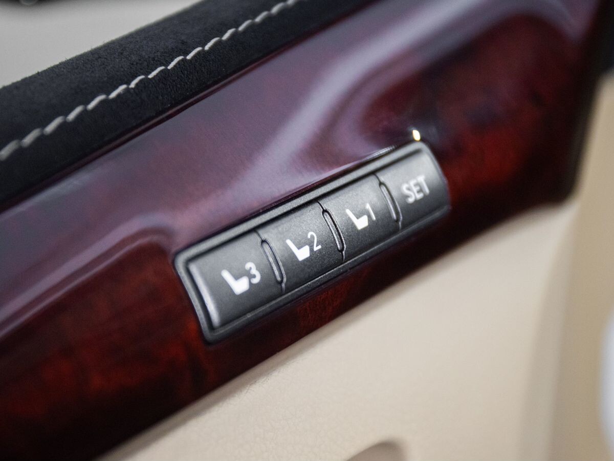 Lexus LX570 2011 - фото автомобиля