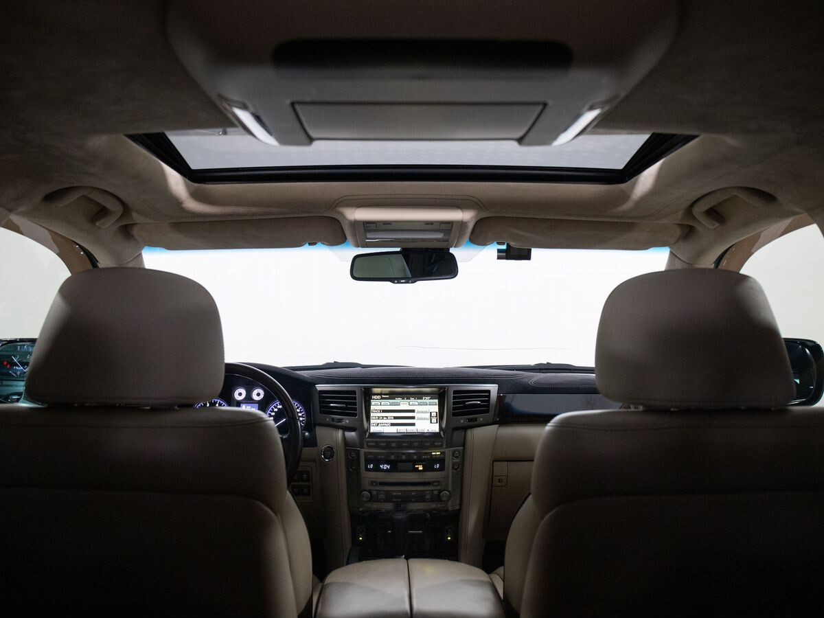Lexus LX570 2011 - фото автомобиля