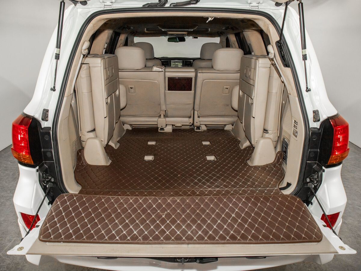 Lexus LX570 2011 - фото автомобиля