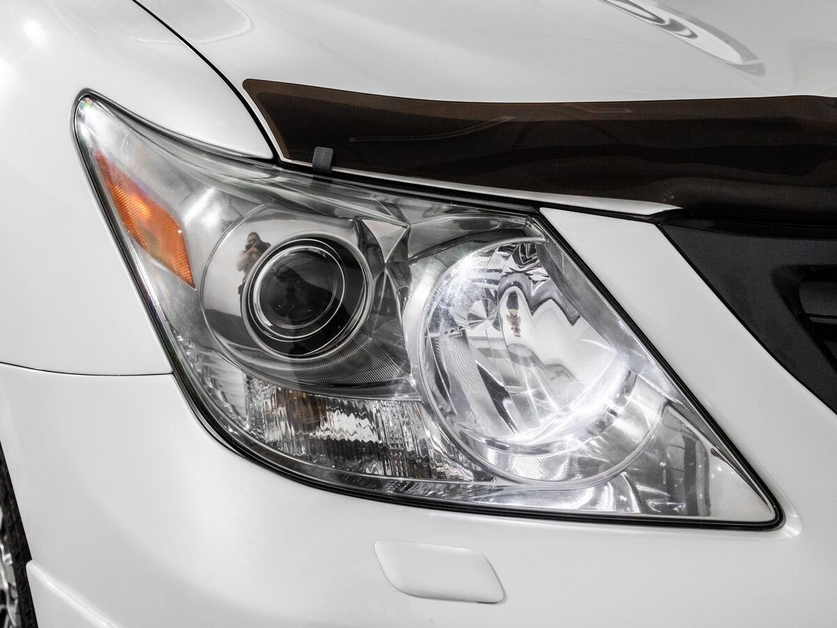 Lexus LX570 2011 - фото автомобиля