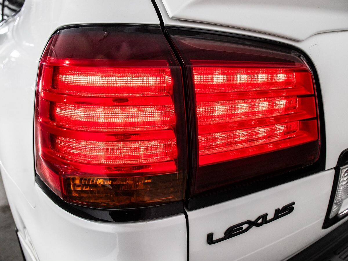 Lexus LX570 2011 - фото автомобиля