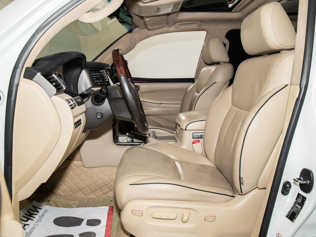 Lexus LX570 2011 - фото автомобиля
