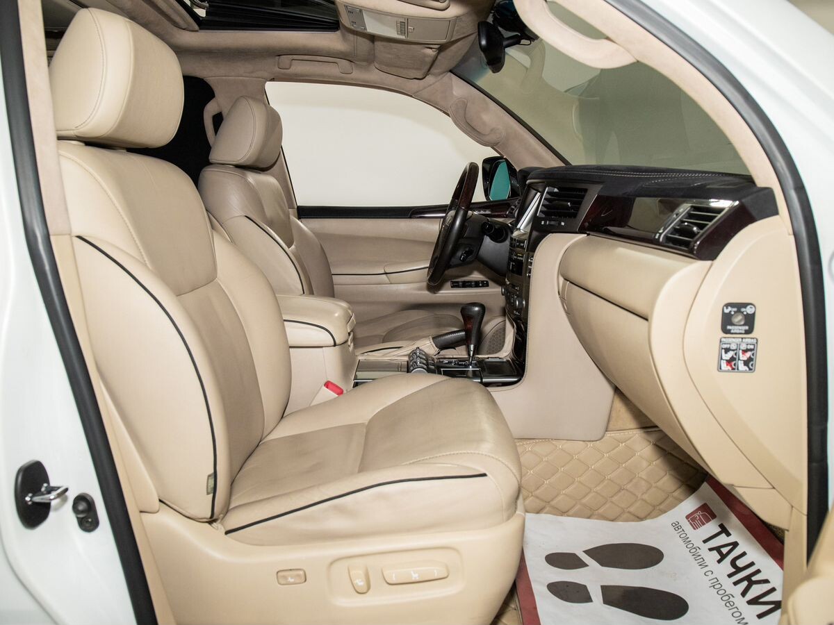 Lexus LX570 2011 - фото автомобиля
