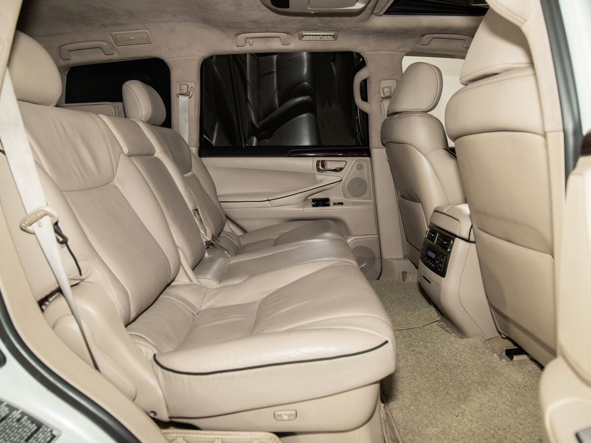 Lexus LX570 2011 - фото автомобиля