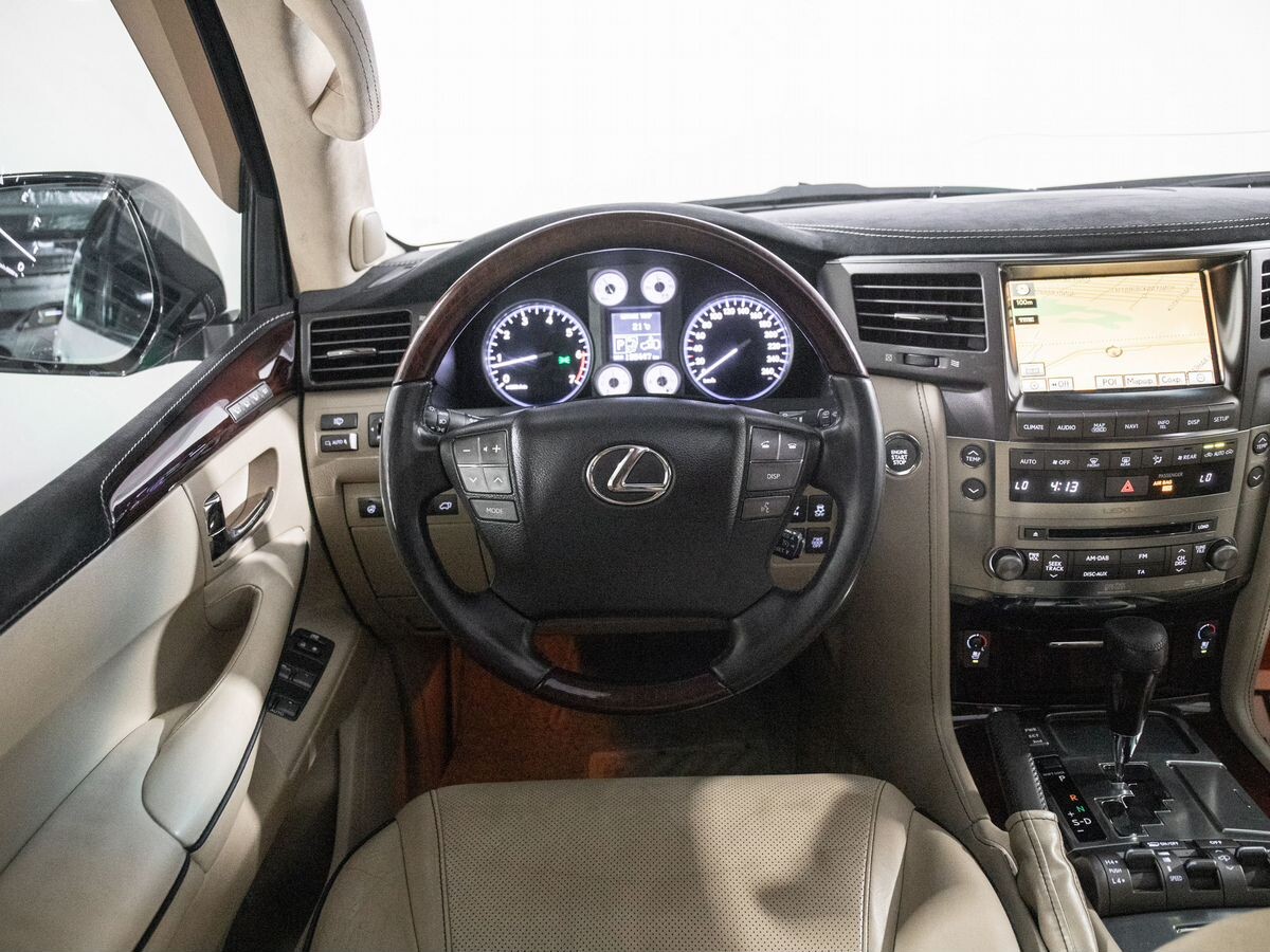 Lexus LX570 2011 - фото автомобиля