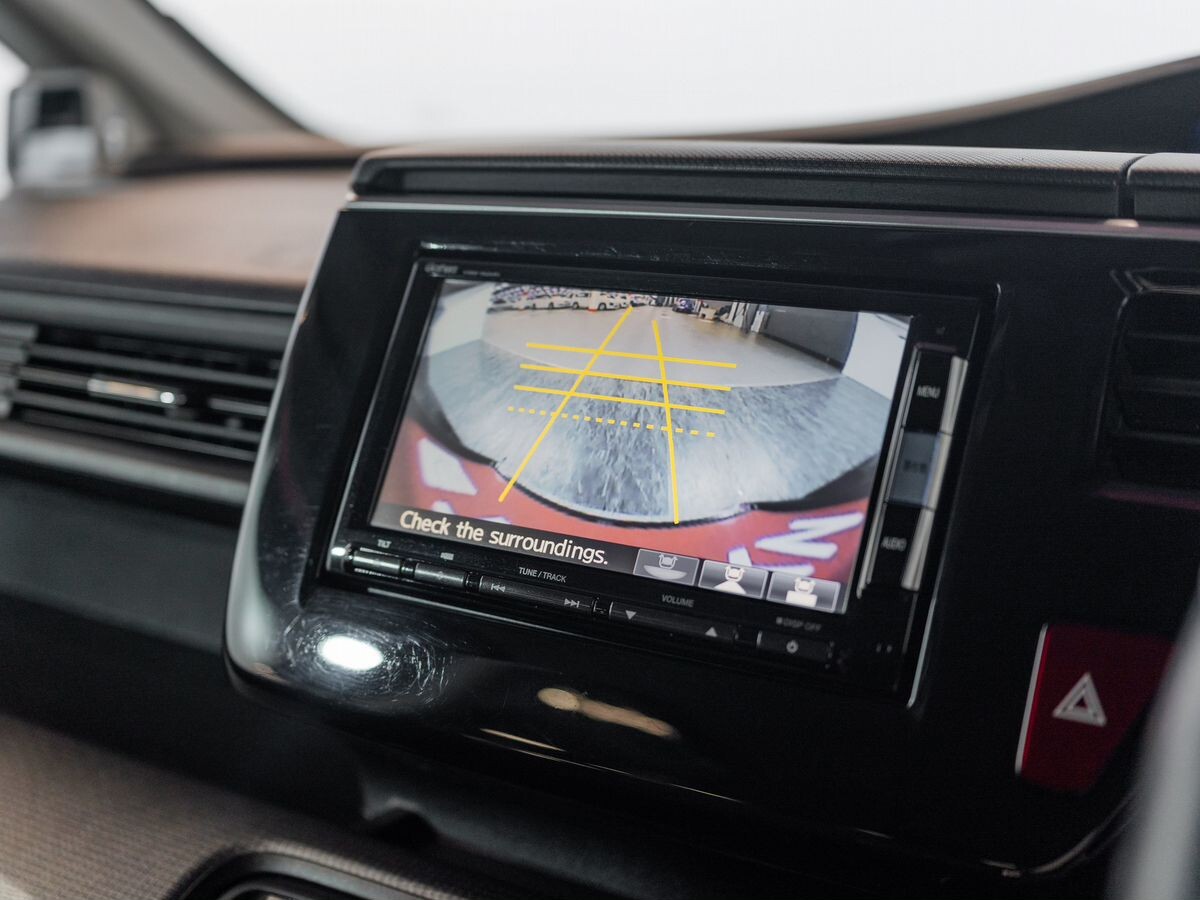 Honda Stepwgn 2015 - фото автомобиля