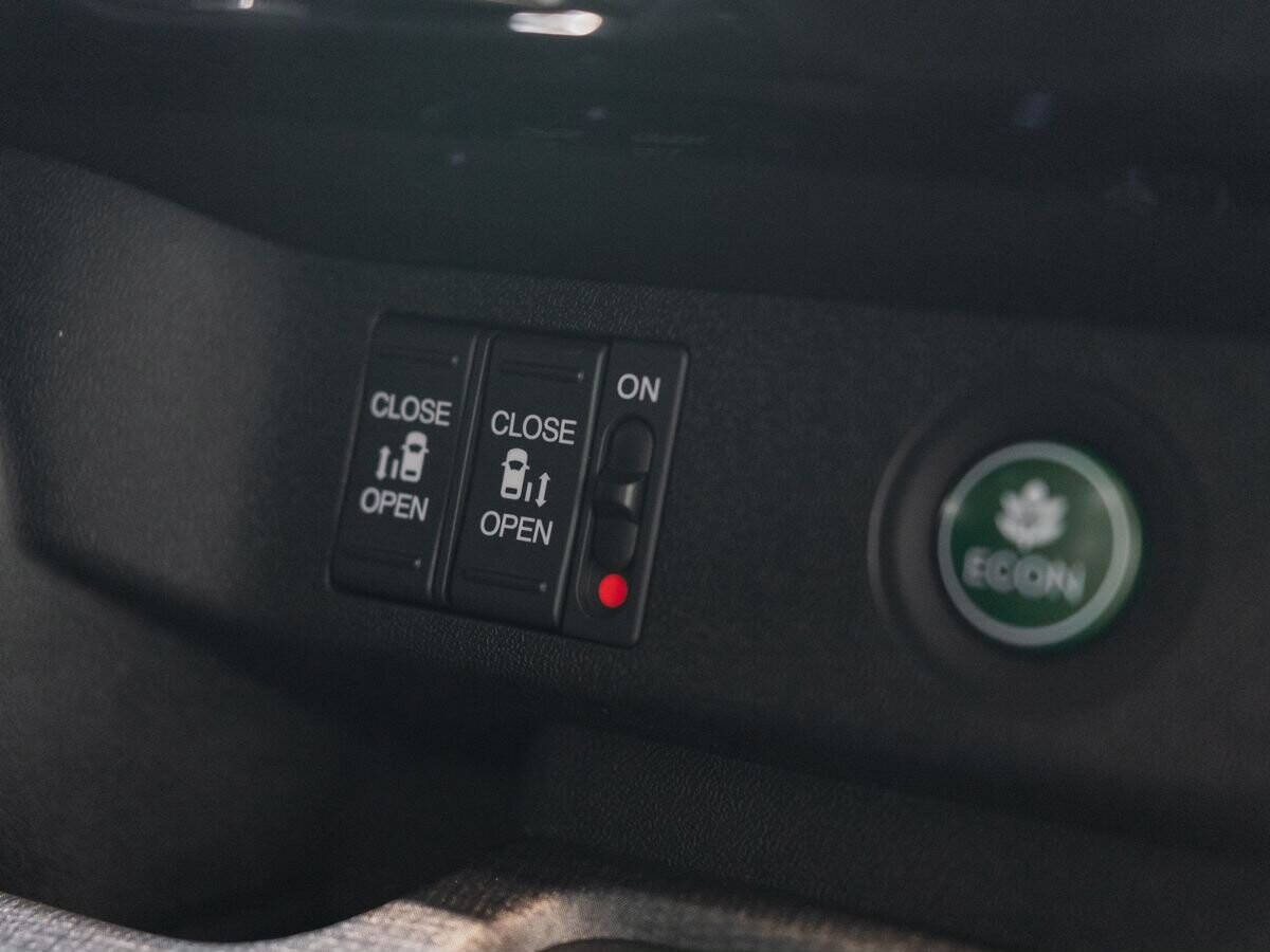 Honda Stepwgn 2015 - фото автомобиля