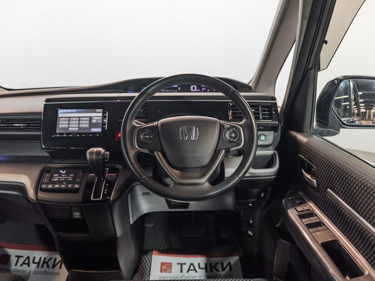 Honda Stepwgn 2015 - фото автомобиля
