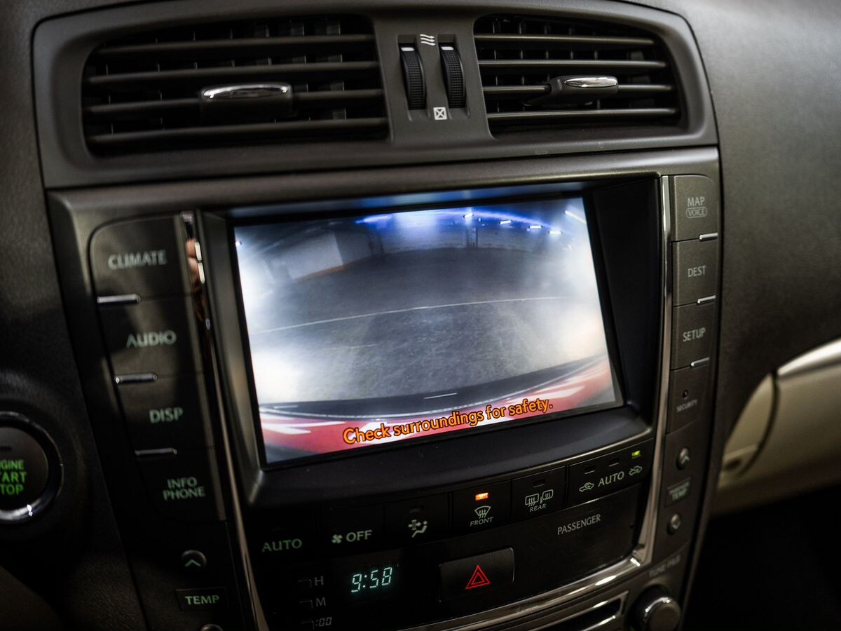 Lexus IS 2011 - фото автомобиля