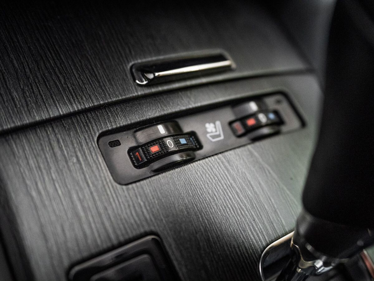 Lexus IS 2011 - фото автомобиля