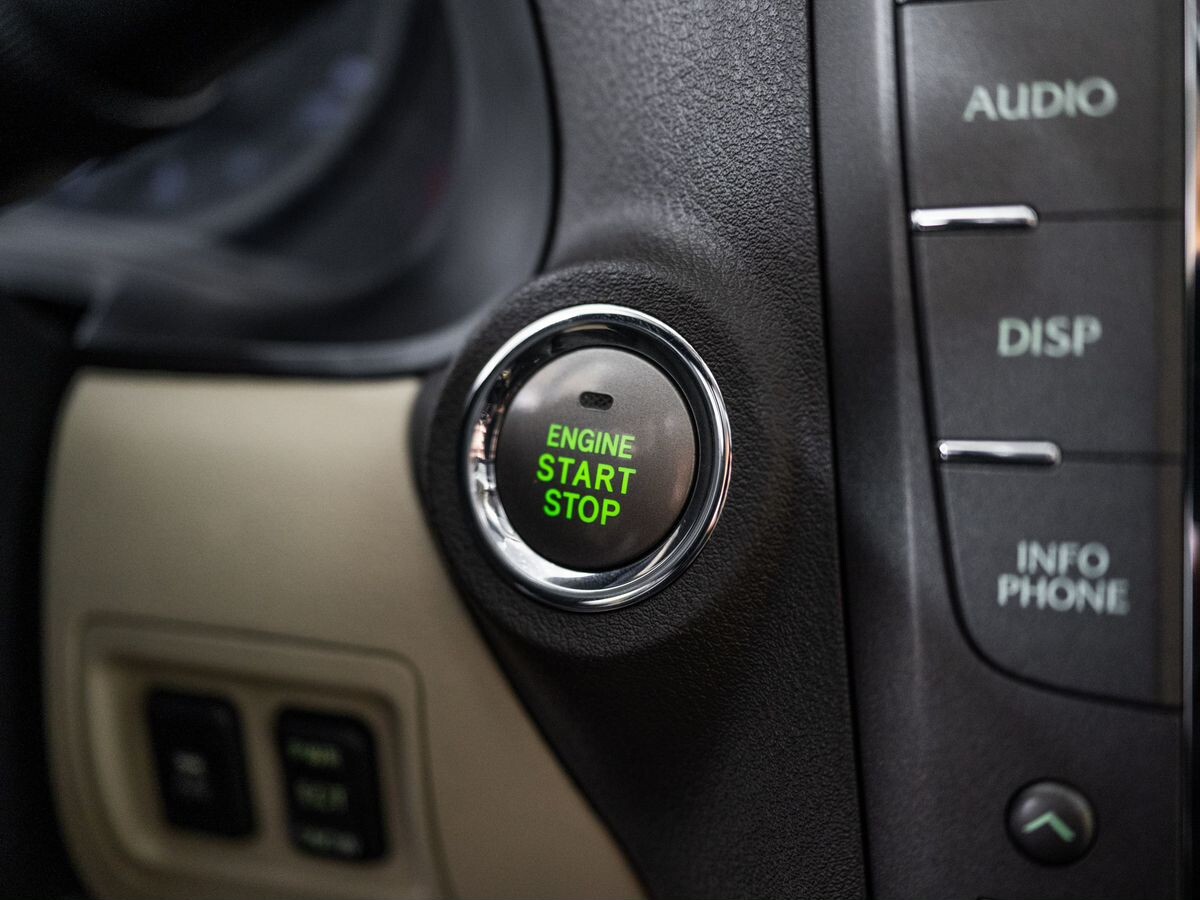 Lexus IS 2011 - фото автомобиля