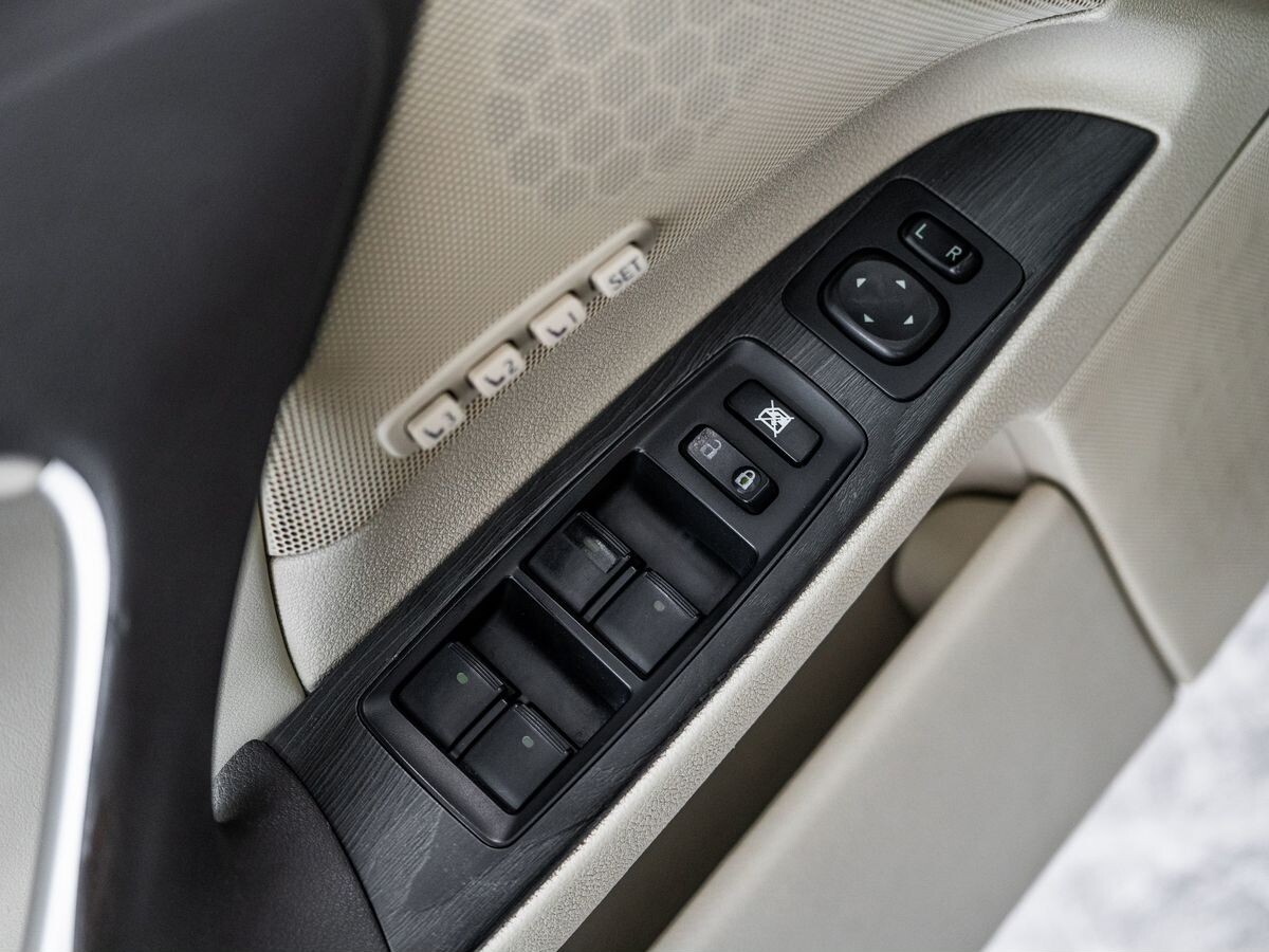 Lexus IS 2011 - фото автомобиля