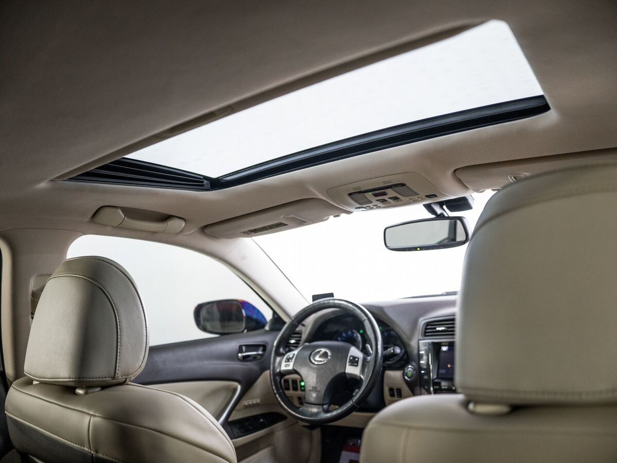 Lexus IS 2011 - фото автомобиля