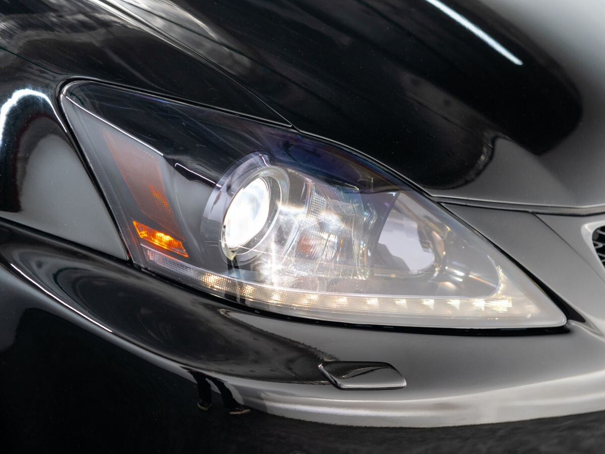 Lexus IS 2011 - фото автомобиля