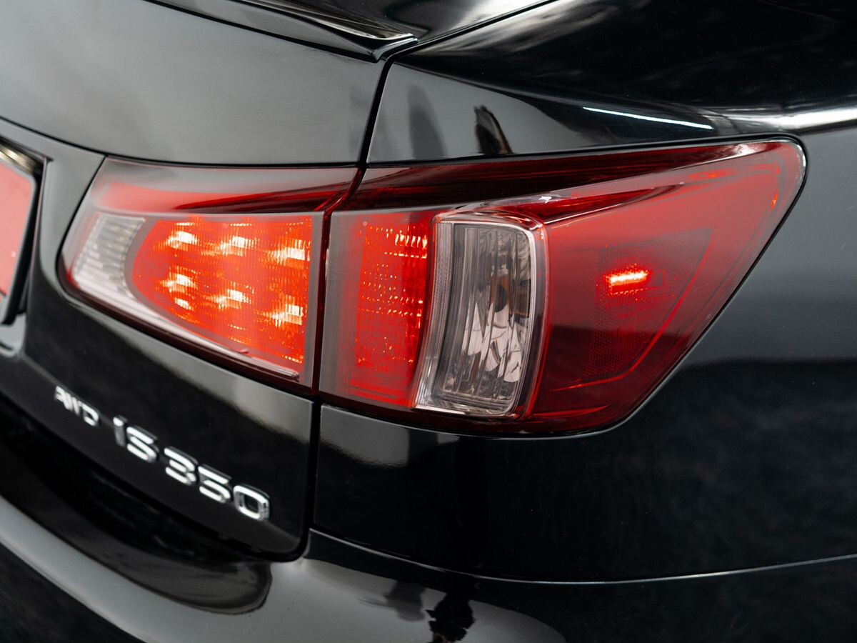 Lexus IS 2011 - фото автомобиля