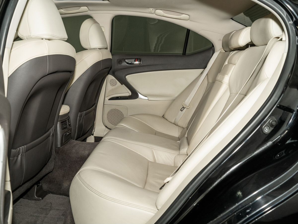 Lexus IS 2011 - фото автомобиля