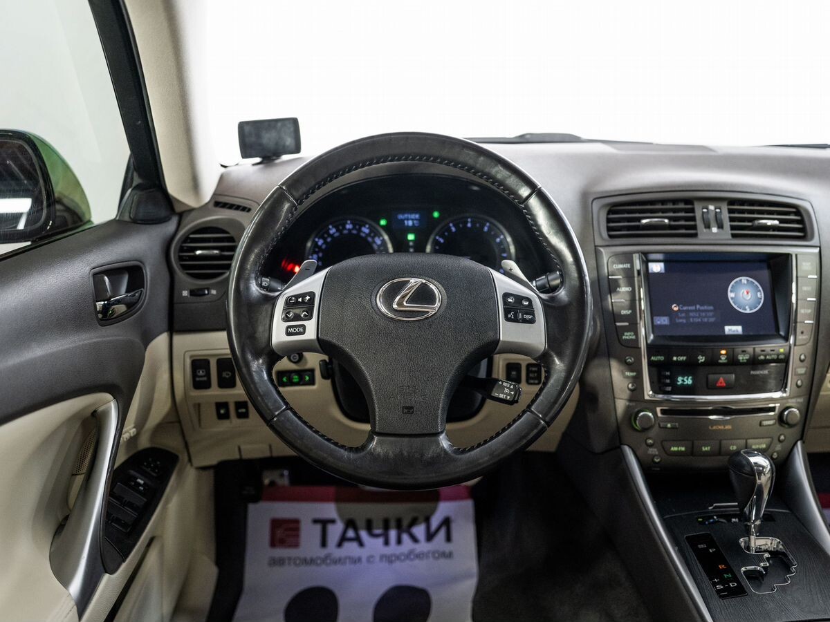 Lexus IS 2011 - фото автомобиля