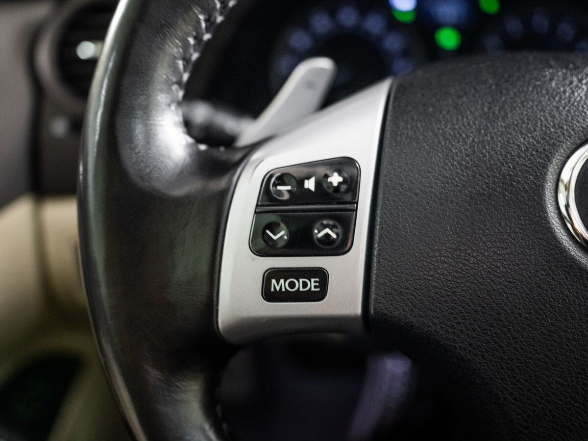 Lexus IS 2011 - фото автомобиля