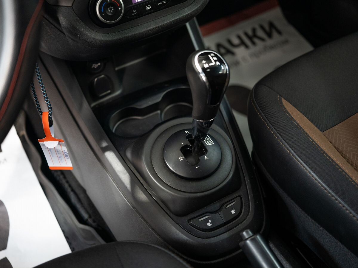 Lada (ВАЗ) Vesta 2017 - фото автомобиля