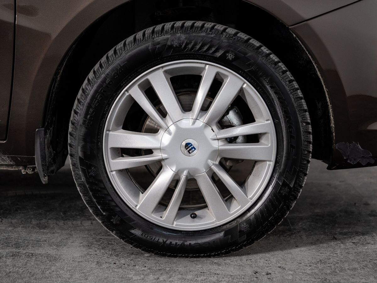 Lada (ВАЗ) Vesta 2017 - фото автомобиля