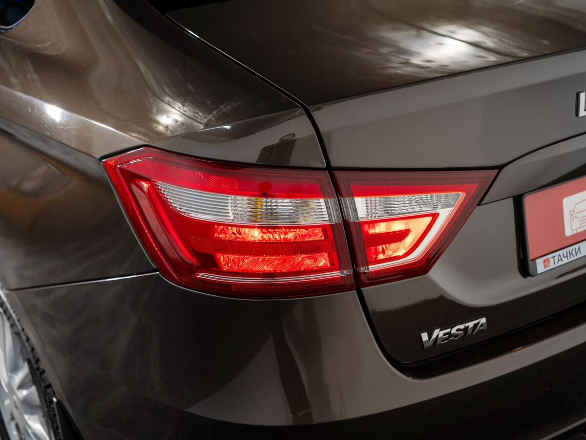 Lada (ВАЗ) Vesta 2017 - фото автомобиля