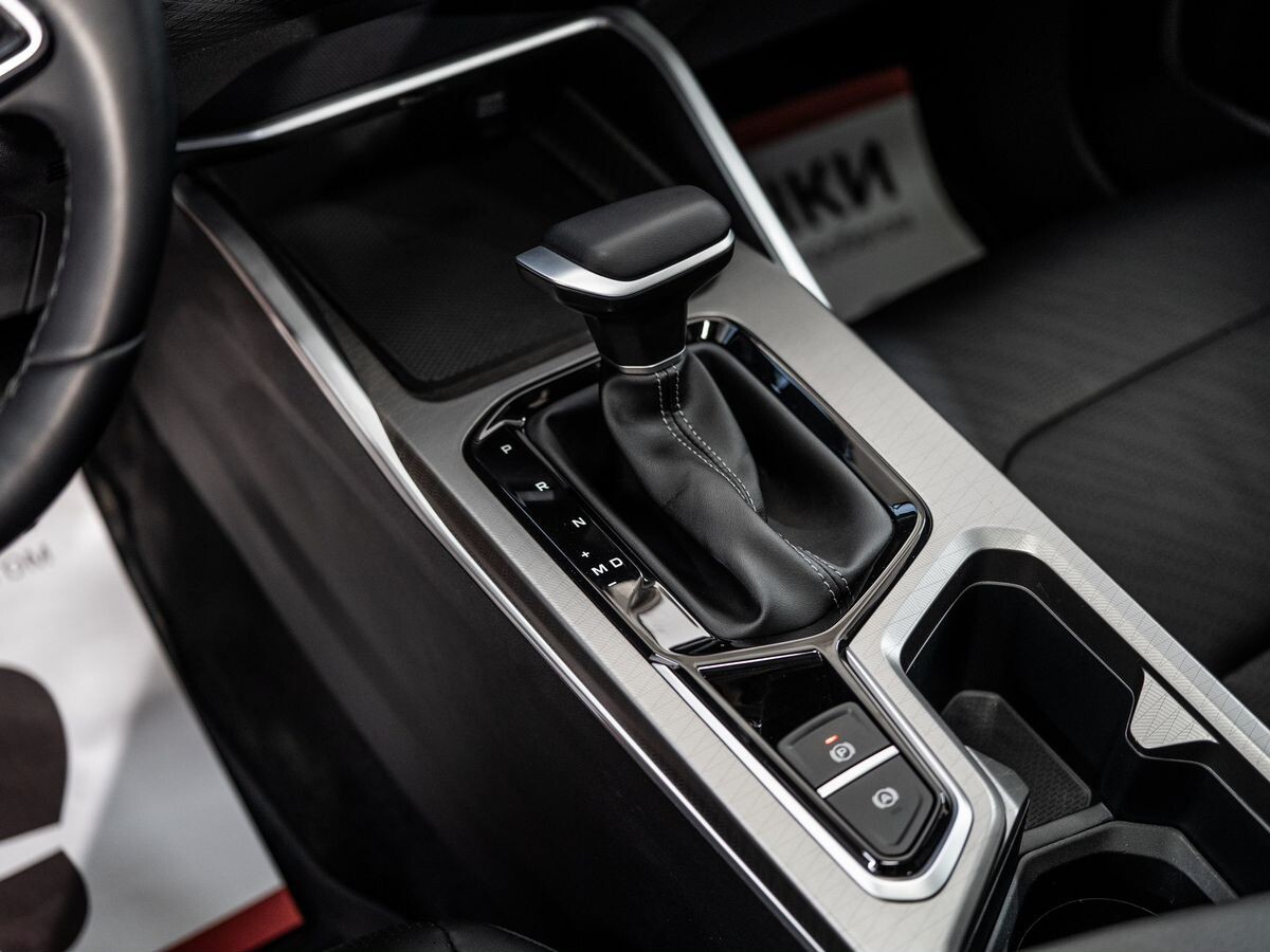 Geely Emgrand 2024 - фото автомобиля