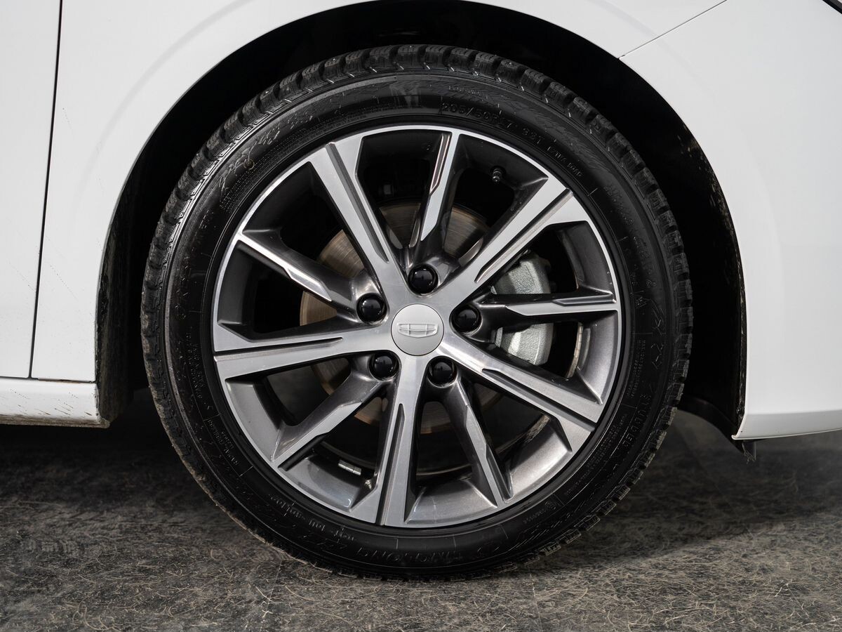 Geely Emgrand 2024 - фото автомобиля