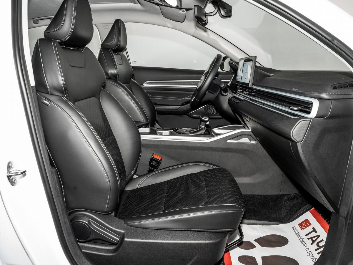 Geely Emgrand 2024 - фото автомобиля