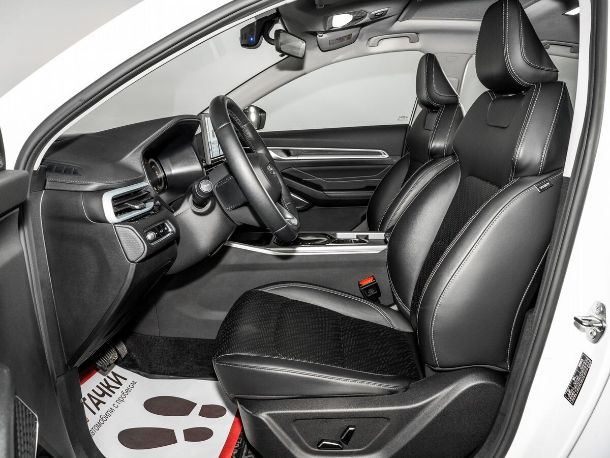 Geely Emgrand 2024 - фото автомобиля