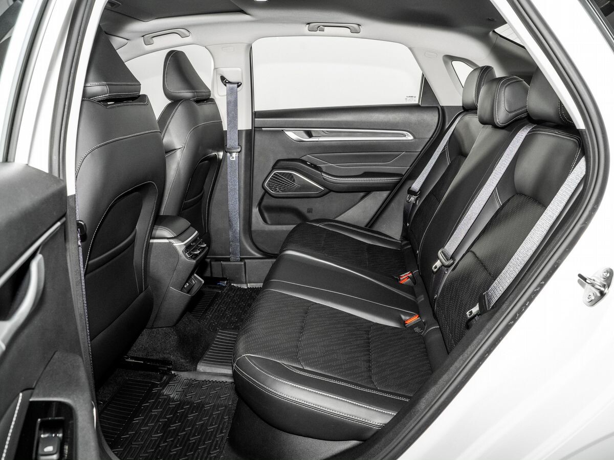 Geely Emgrand 2024 - фото автомобиля